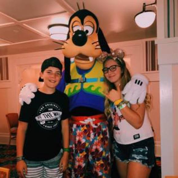 Meet your Posher, Hal holly - Picture 1 of 1